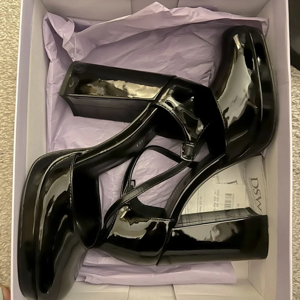 Madden Girl Platform Block Heels Black Patent Leather - Picture 1 of 2